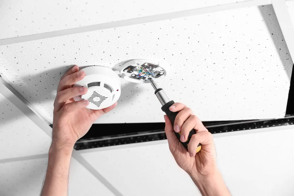 Hardwired interconnected smoke alarm installation
